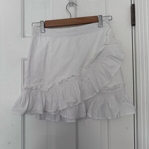 Chic White Ruffled Mini Skirt